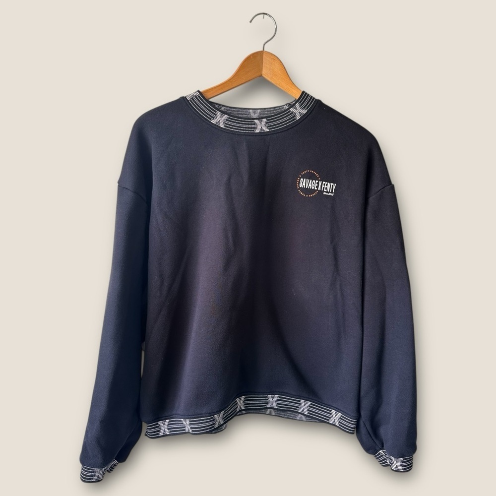 Savage X Fenty ESSENTIAL SCOPE LOGO-TRIM SWEATSHIRT - Picture 3 of 16